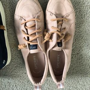 Light pink Sperry lace up sneaker